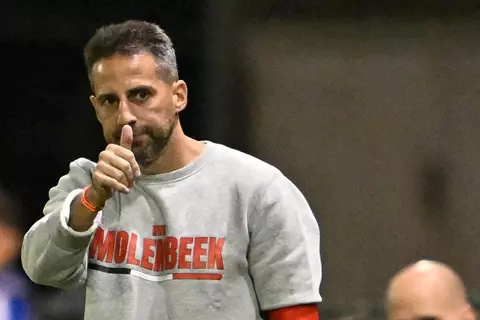 كان مرشحًا للأهلي ويضع المبادئ فوق كل شيء.. من هو فيريرا المرشح لتدريب الزمالك؟